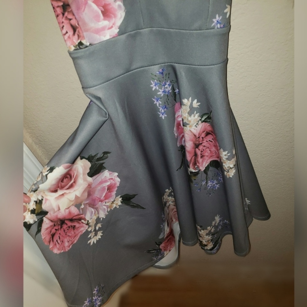 Dress - Picture 2 of 8